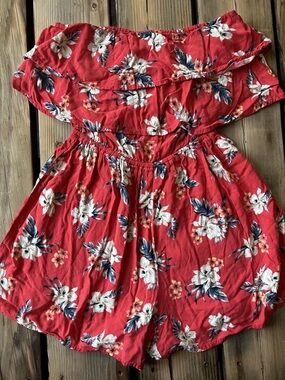 Hollister XS Romper Pink/Red White Flowers Stretchy
